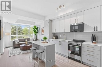 Building Photo - 2075-2075 King Rd