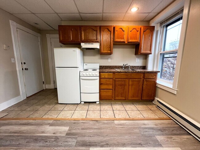 Building Photo - 698 Main Street