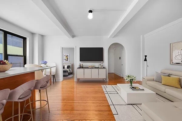 Foto del edificio - 21 E 10th St