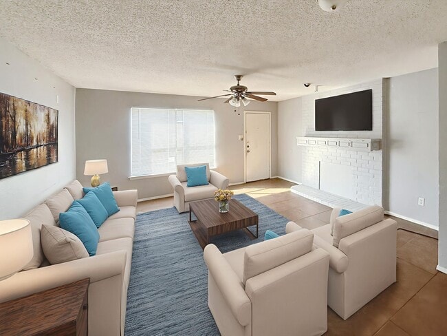 Foto del edificio - Charming 2-Bedroom Brick Home with Spaciou...