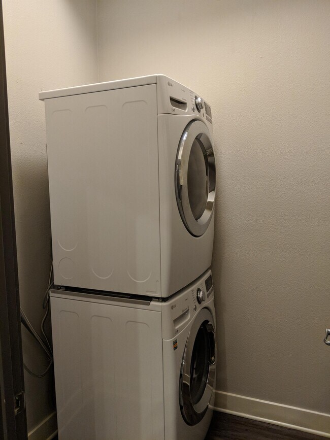 Foto del edificio - 24545 Town Center Dr