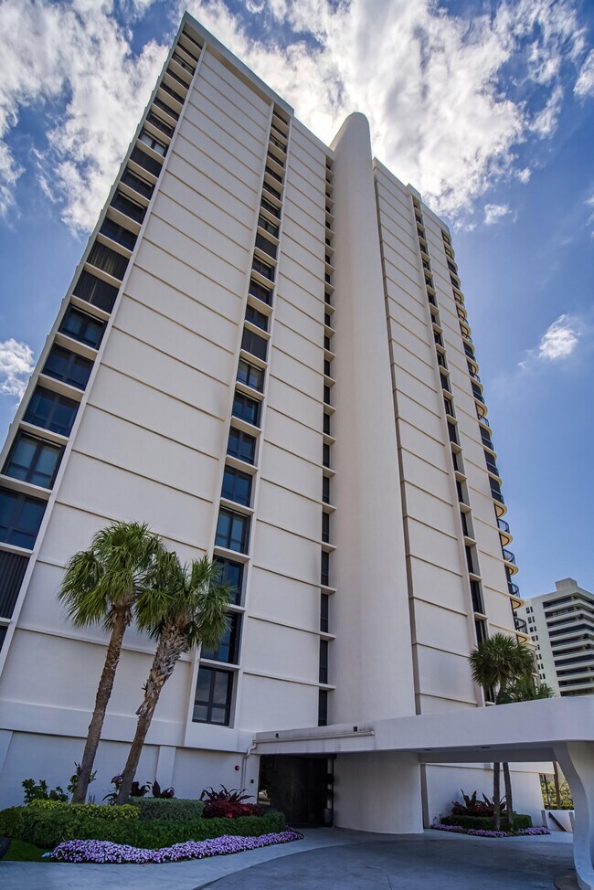 Foto del edificio - 5380 N Ocean Dr