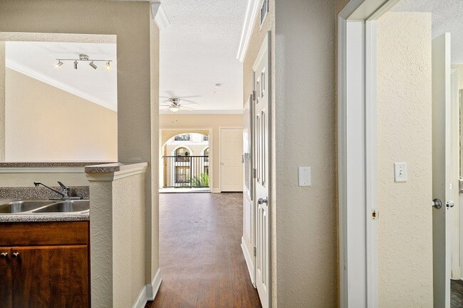 Building Photo - Renovated 1 Bedroom 1 Bathroom Condo with ...