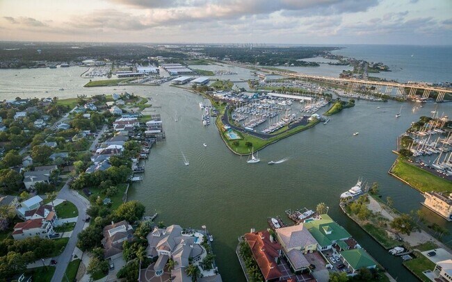 Foto del edificio - 16 Harbor Ln