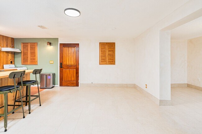 Building Photo - Beachside Duplex in Flagler Beach