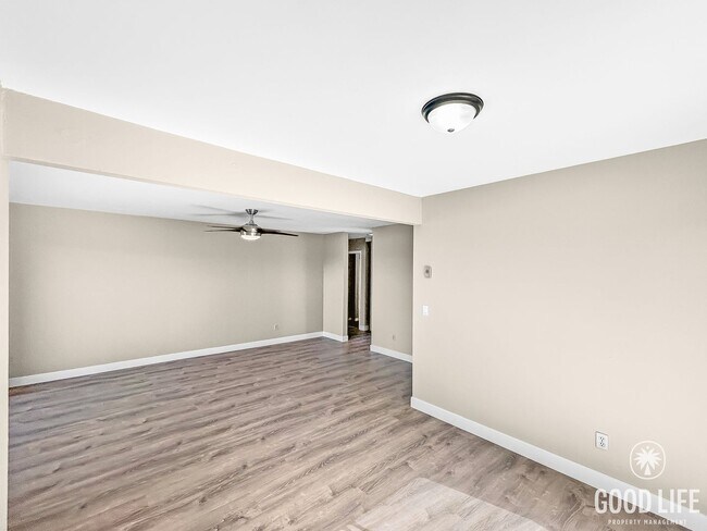 Foto del edificio - Beautiful 2BD/2BA Condo W/ Reserved Parkin...