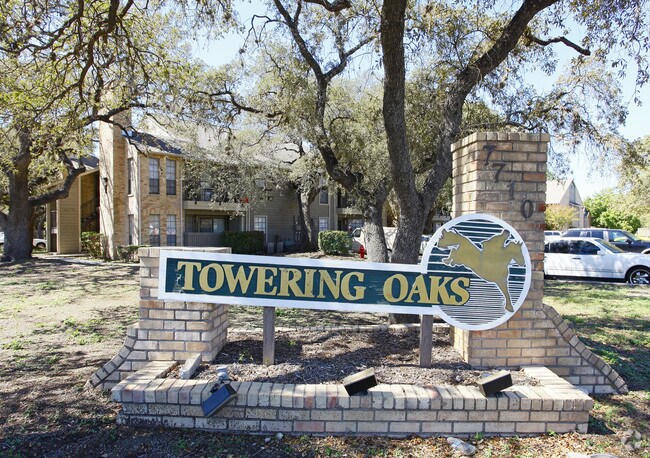 Foto del edificio - Towering Oaks