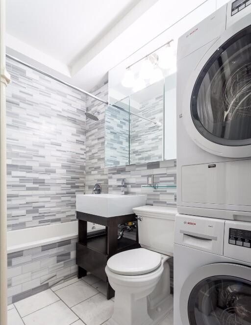 Building Photo - 562 Hudson St