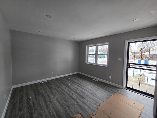 Building Photo - 1044 Hobart St