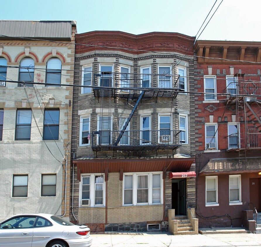 Exterior - 257 Walker St