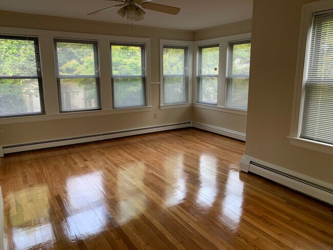 Dormitorio n.º 1 foto 1 - 205 Standish Ave