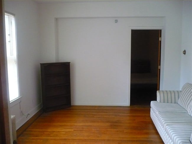 Building Photo - 1 br, 1 bath Apartment - 732 S Forest Ave #2