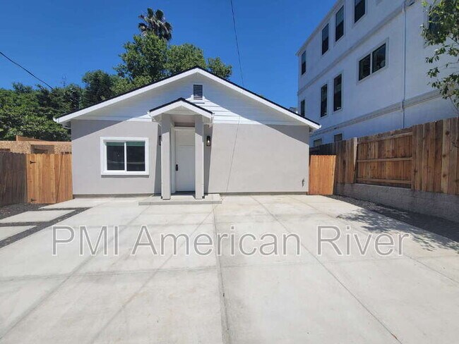 Building Photo - 1221 Uptown Alley