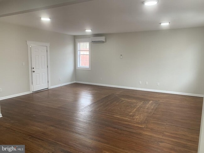 Building Photo - 9829 Solomons Island Rd