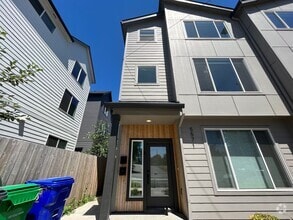Building Photo - 5571 NE Killingsworth St