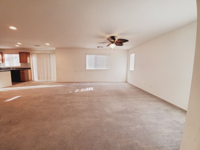 Building Photo - COMING SOON 5/10/25 NW BEAUTIFUL 3BD/3BA! ...