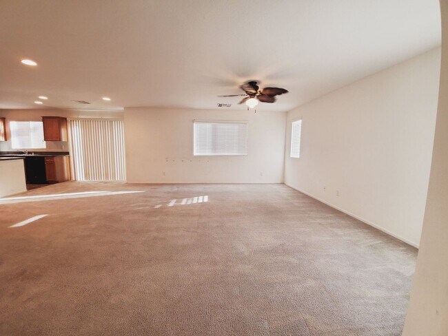 Foto del edificio - COMING SOON 5/10/25 NW BEAUTIFUL 3BD/3BA! ...