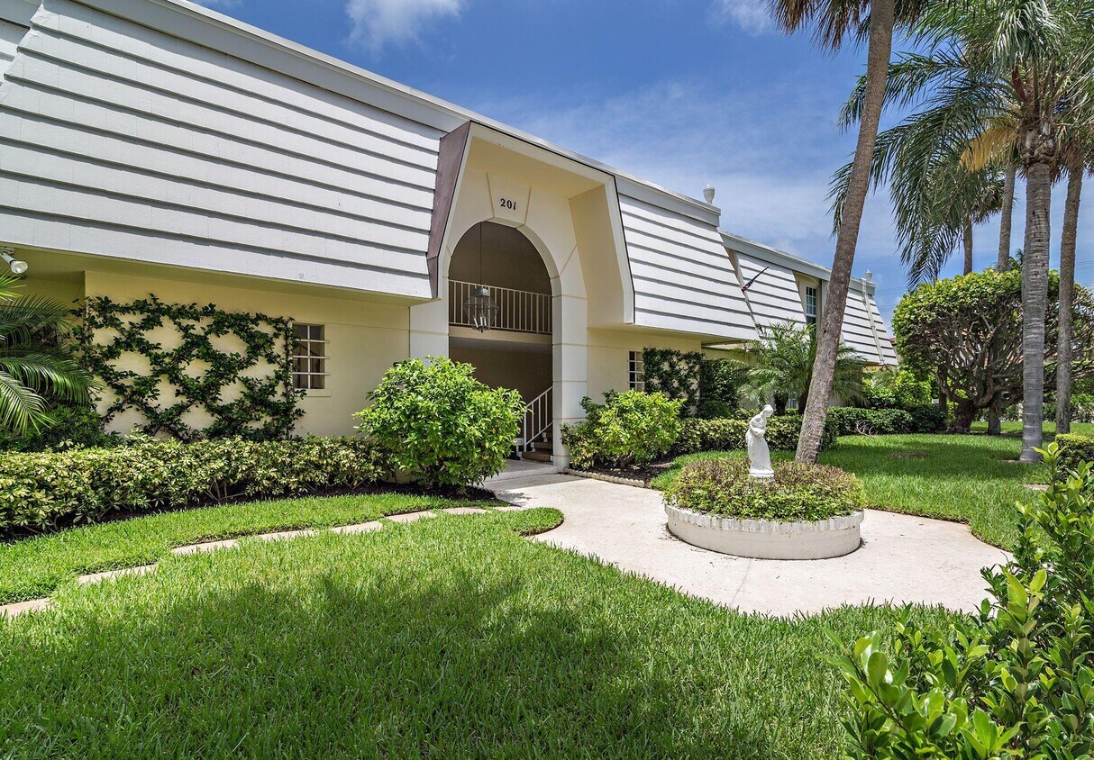 201 Everglade Ave Unit 104, Palm Beach, FL 33480 Condo for Rent in Palm Beach, FL