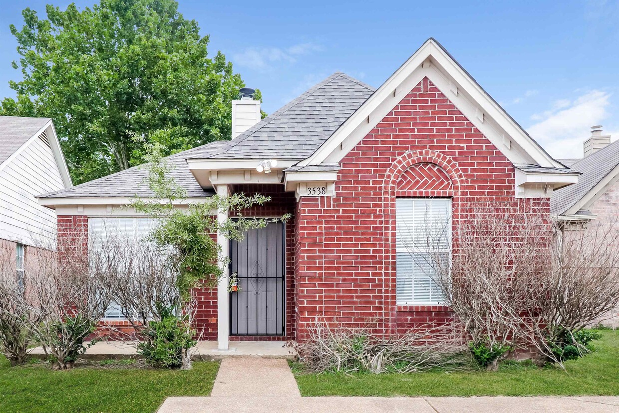 Primary Photo - 3538 E Regency Park Cir