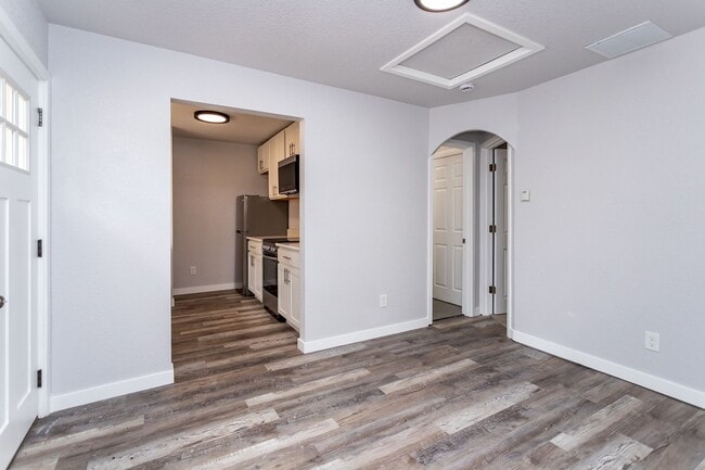 Building Photo - Charming Updated Cottage – 2 Bed, 1 Bath!!