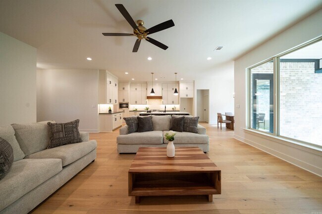 Foto del edificio - 15112 Matterhorn Lp