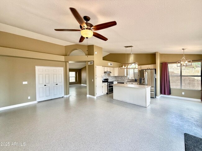 Foto del edificio - 2218 E Desert Trumpet Rd