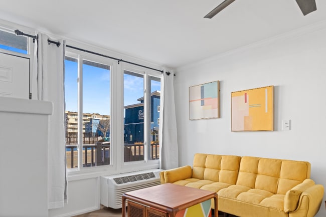 Building Photo - 7 45th St
