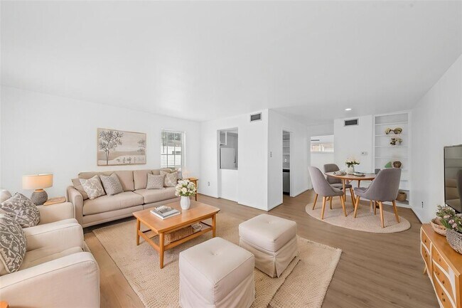Building Photo - 6410 Del Monte Dr