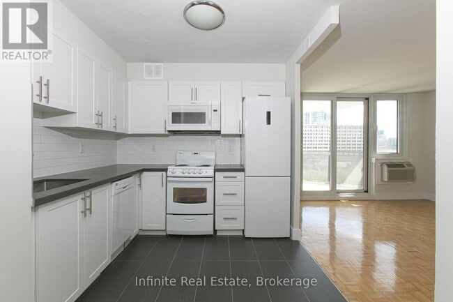 Building Photo - 485 Huron St
