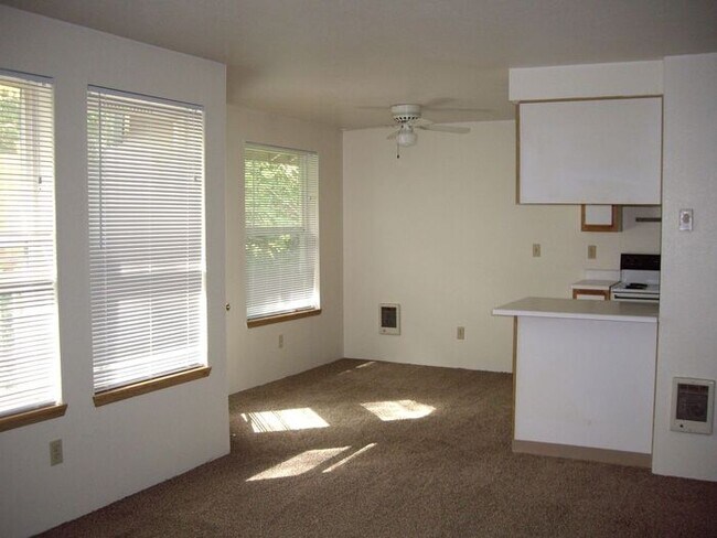 Building Photo - 4038 SW Beaverton Hillsdale Hwy