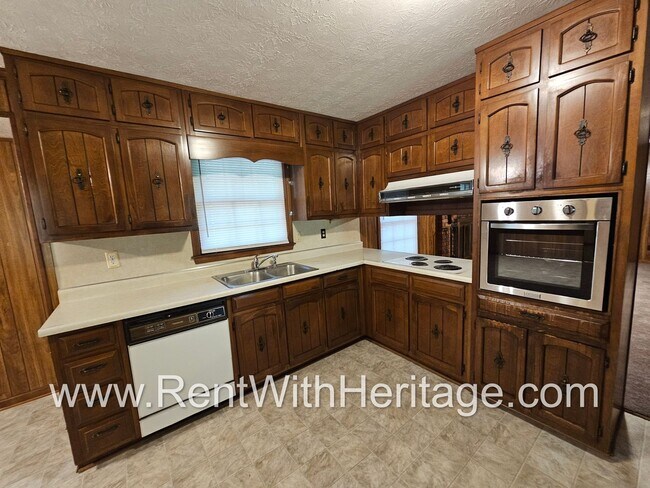 Building Photo - WOW!!!!!...GORGEOUS BRICK RANCH WITH FULL ...