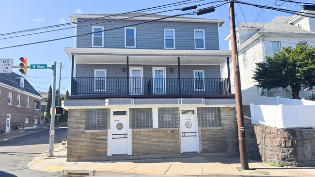 Building Photo - 657 W Main St