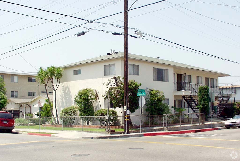 Primary Photo - 3600 W 139th St