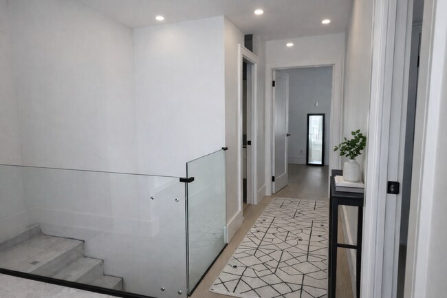Photo du bâtiment - 1345 Davenport Rd