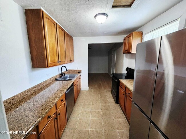 Foto del edificio - 1323 W 30th St