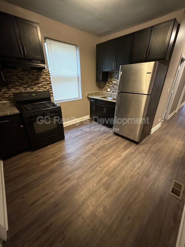 Foto del edificio - 7323 S Yates Blvd