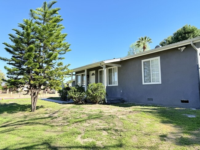 Foto del edificio - 6660 Charlesworth Ave