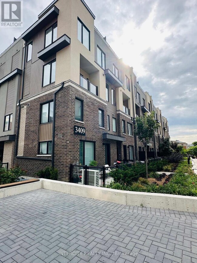 Building Photo - 3409-3409 Ridgeway Dr