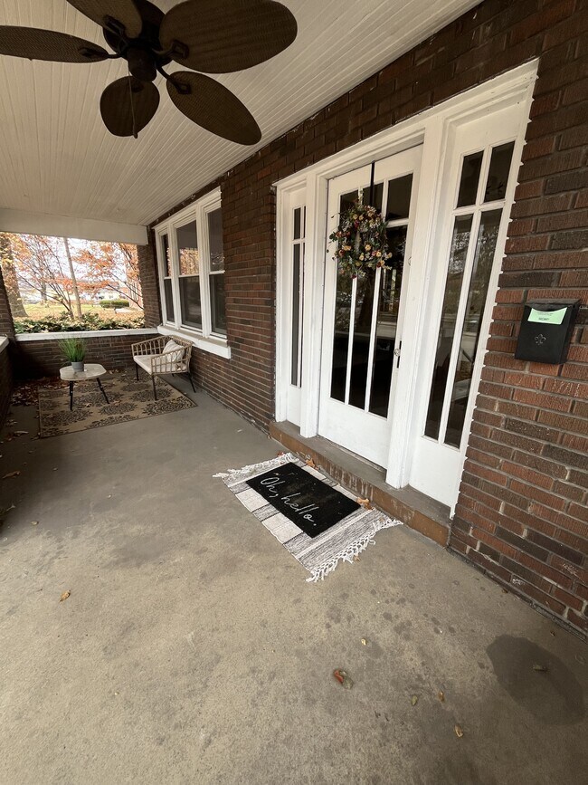 Foto del edificio - 401 S Buchanan St