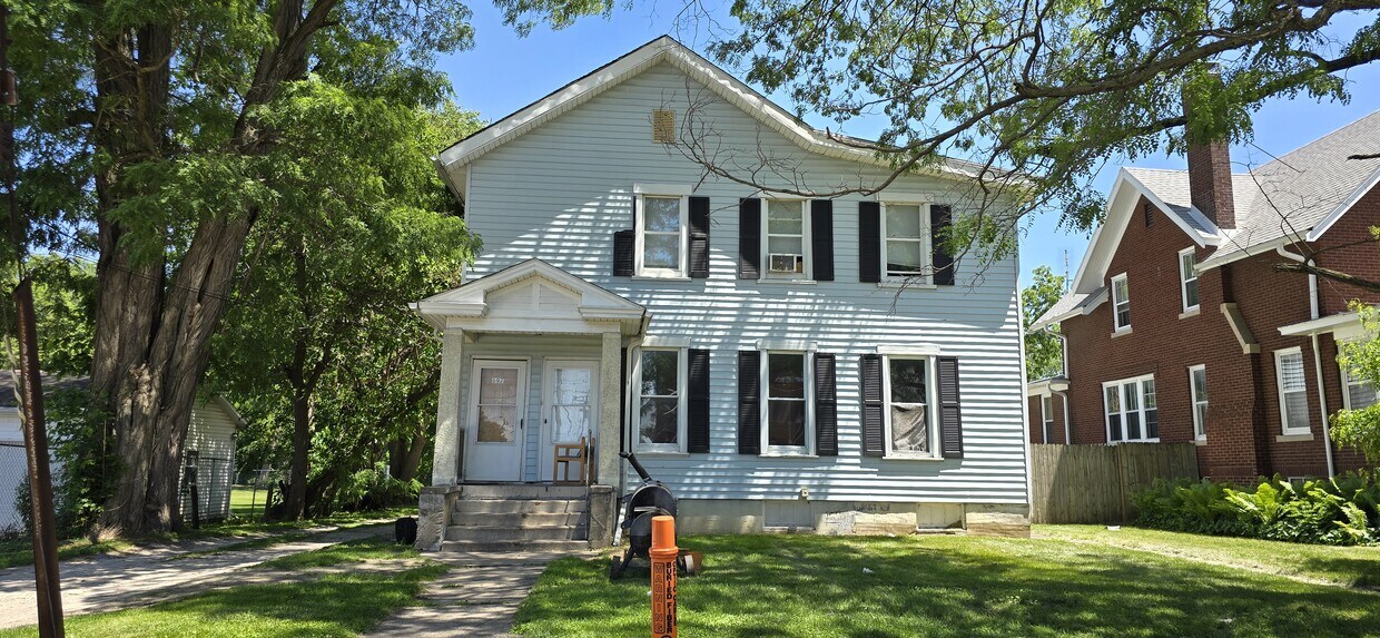 Primary Photo - 195 N Seminary St