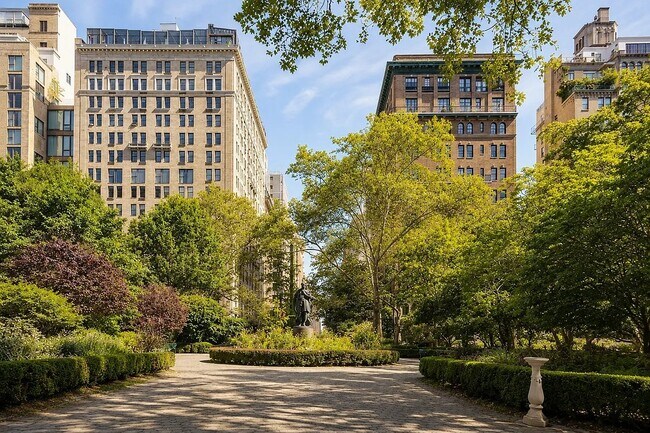 Foto del edificio - 150 E 18th St