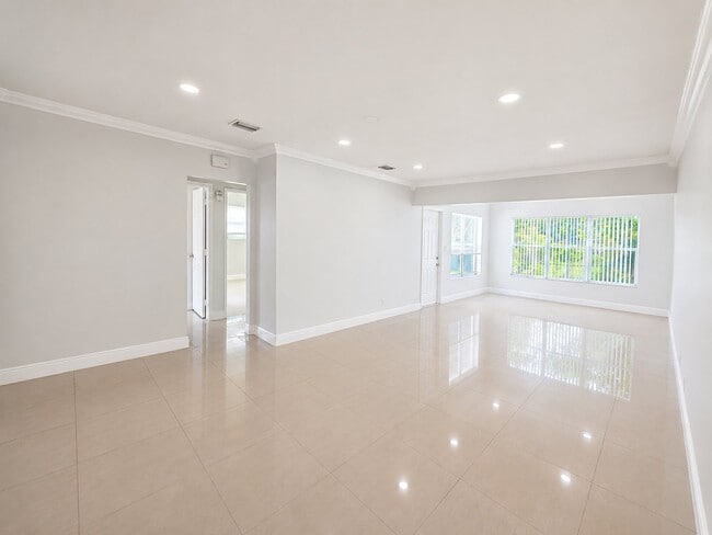 Building Photo - 1306 S 29th Ave