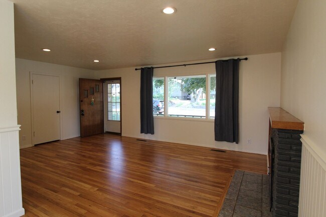 Building Photo - 3403 E 22nd Ave. Spokane, WA 99223 - NuKey...