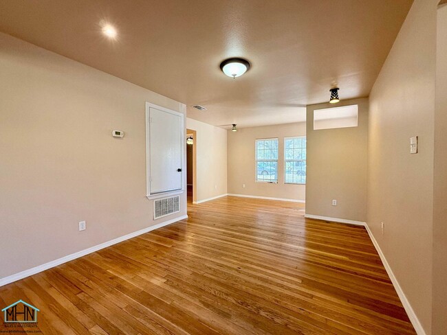 Building Photo - 143 Marchmont Ln