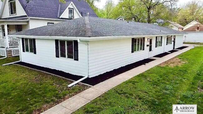 Building Photo - 1823 Euclid Ave