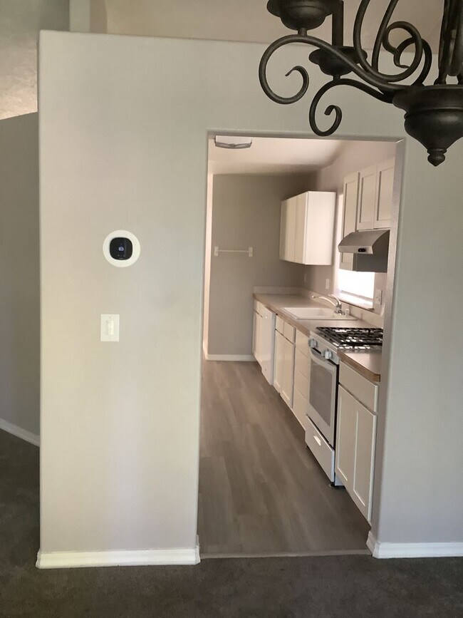 Building Photo - Beautiful 3 bedroom/2 bath