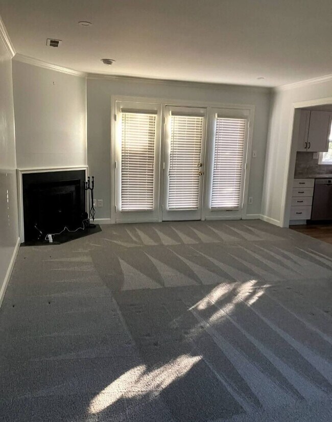 Foto del edificio - SUN-FILLED CARRIAGE HOUSE