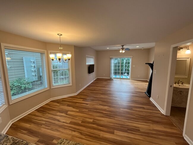 Building Photo - 210 Blackbird Village Cir