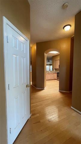 Building Photo - 3900 Rolling Hills Dr