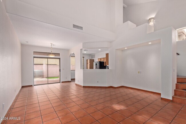 Building Photo - 4140 E Hallihan Dr